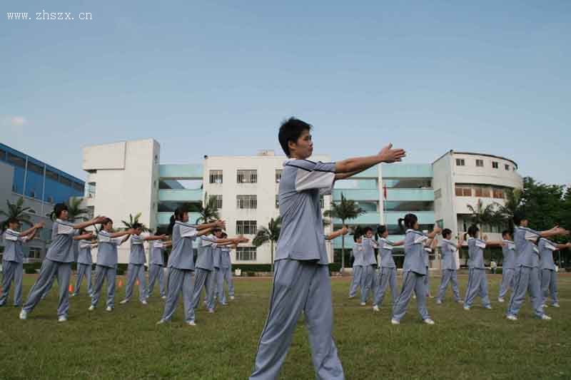 比賽中的同學(xué)們