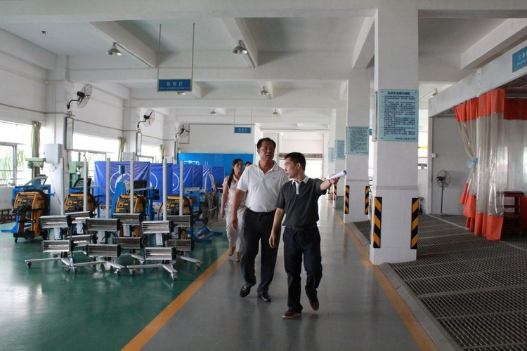 珠光汽車有限公司董事長勞建榮先生到汽車部參觀講學(xué) - 汽車部 - 汽車部的博客
